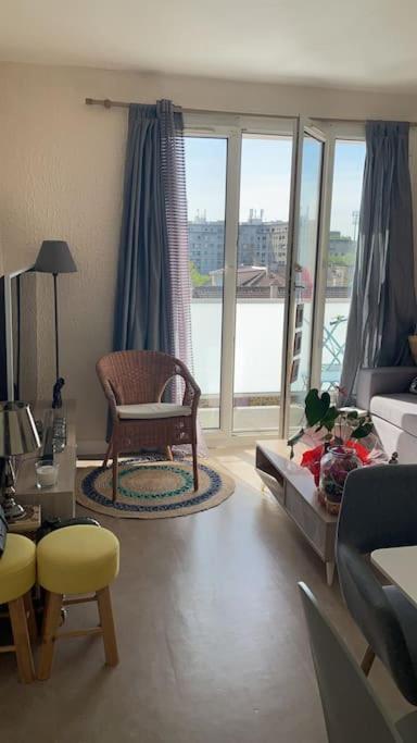 Appartement F3 - Calme, Meuble Et Chaleureux em Viry-chatillon