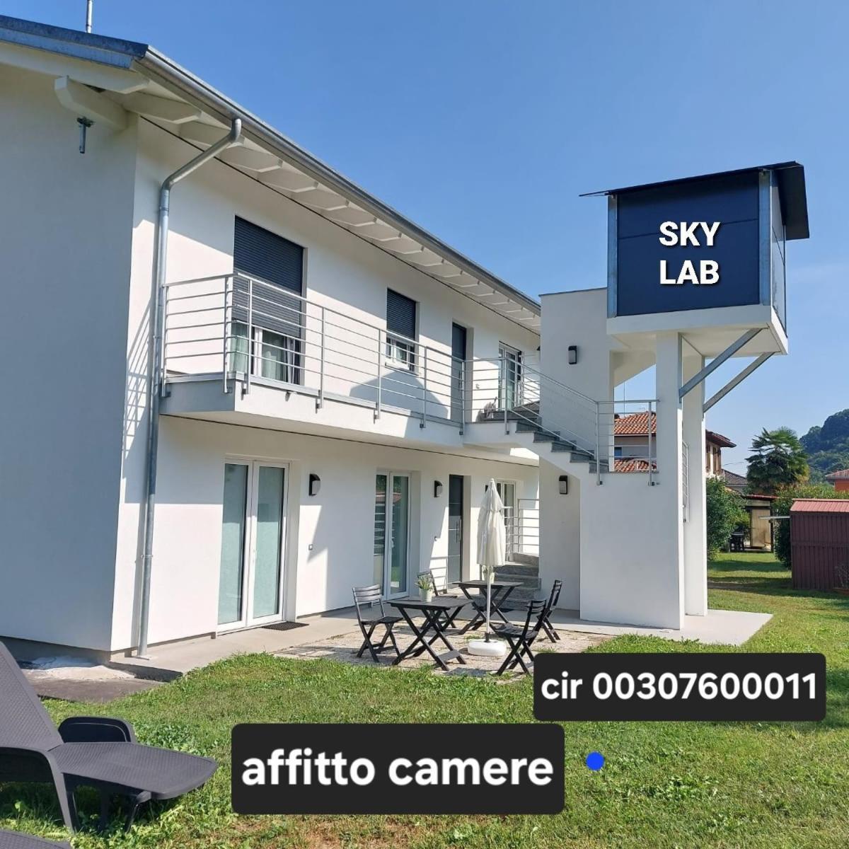 Skylab (Adults Only) à Lake-orta