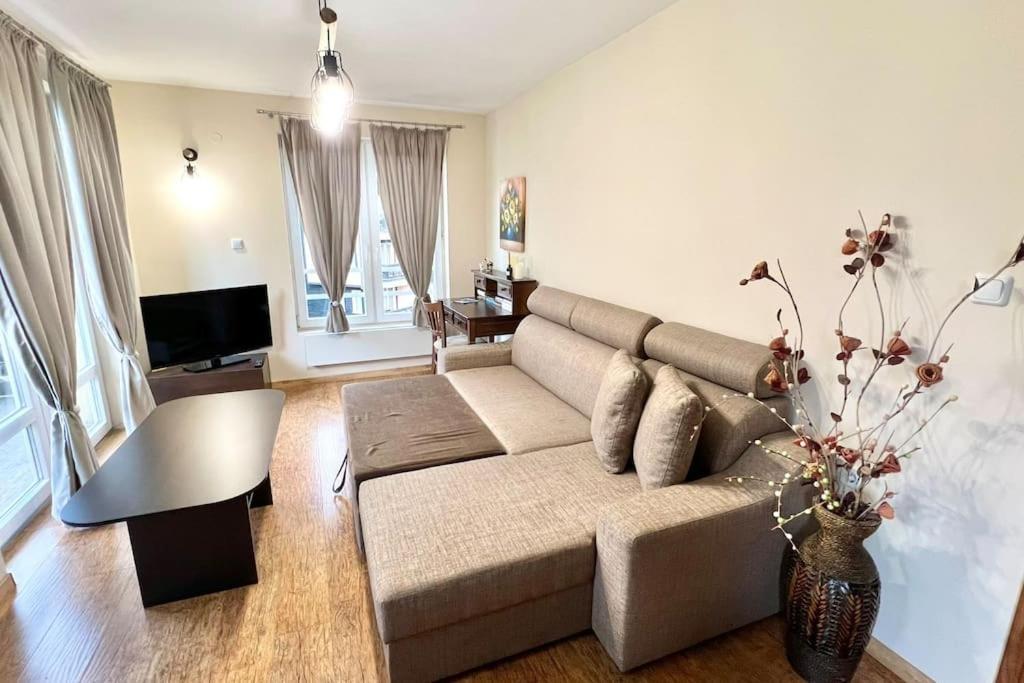 Bojur & Bojurland Apartment Complex