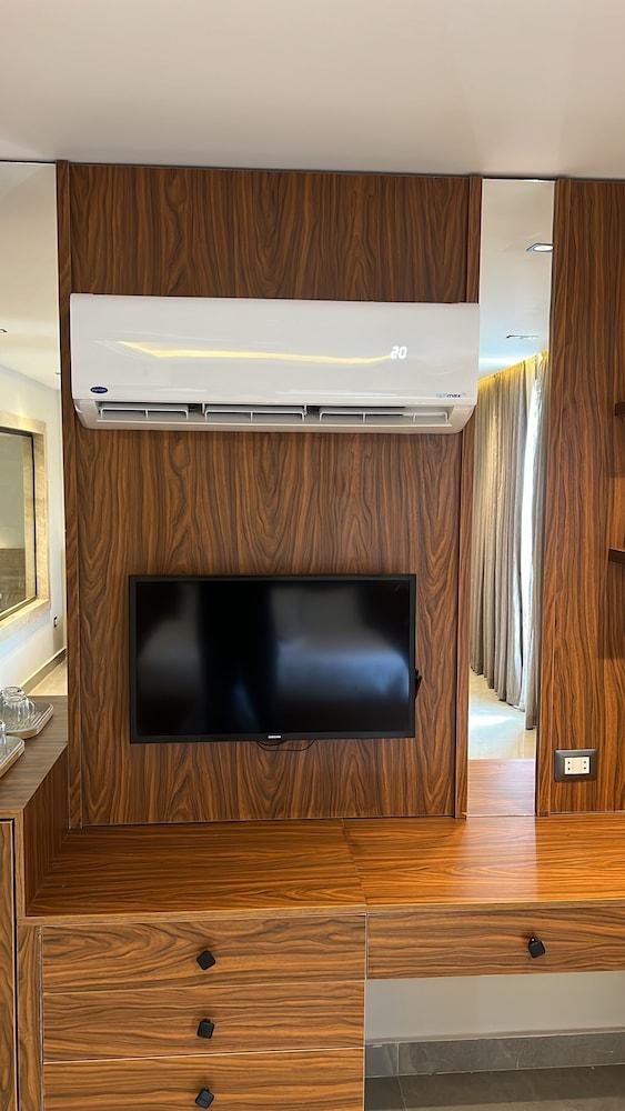 Alpha Pyramids Hotel