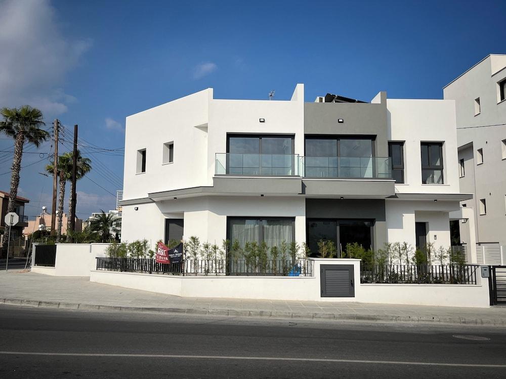 Limassol Urban Beach Retreat- 500m From The Beach