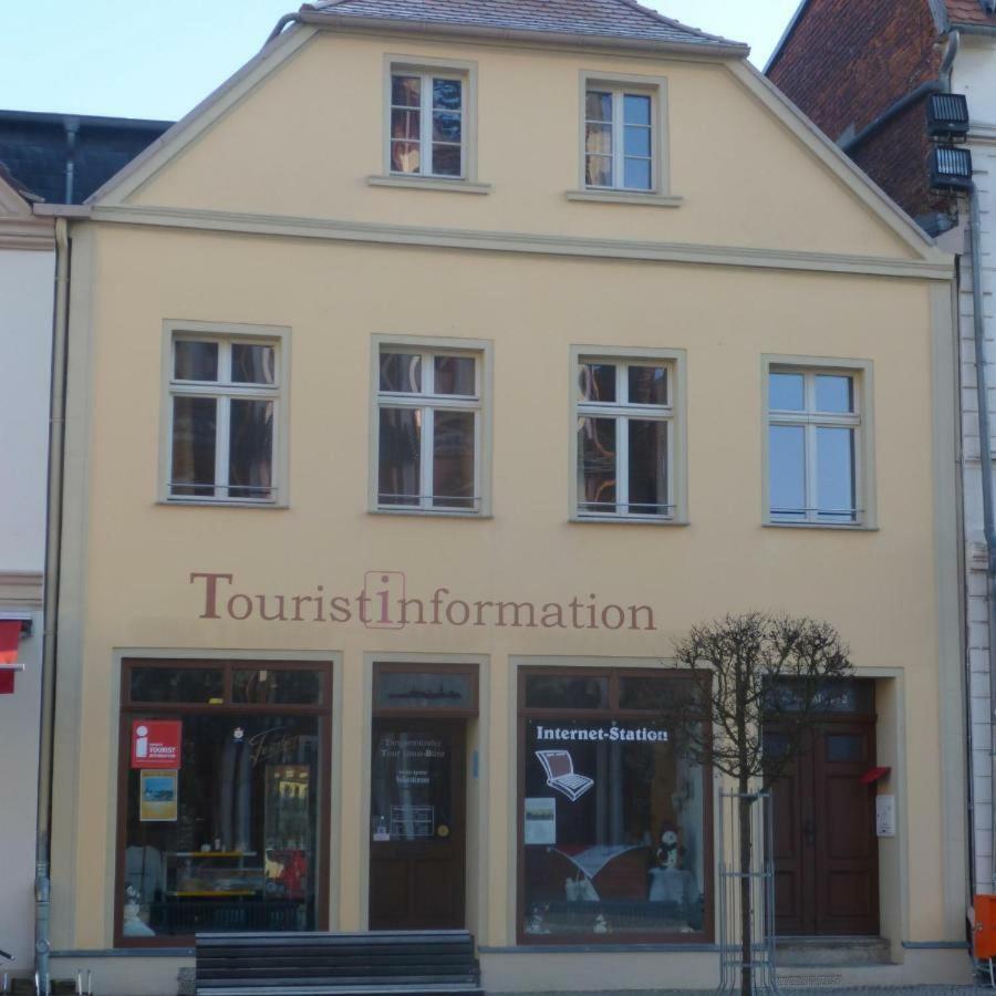 Tangermunde Zum S C H M U C K Giebel - Pension & Fewo em Tangermuende