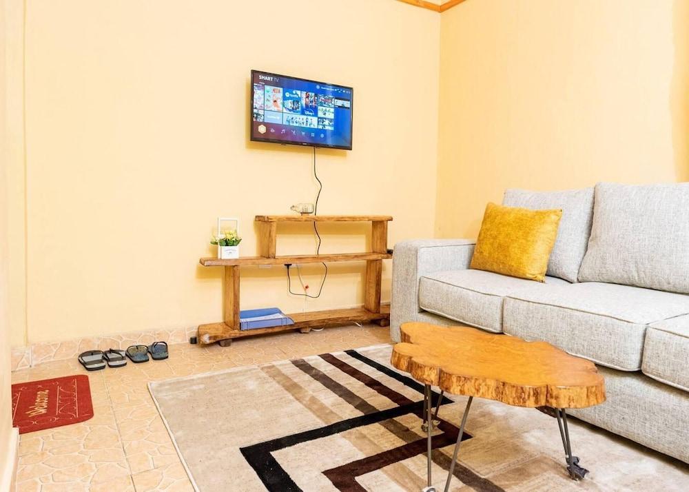 Repose Stay - 2br, Wifi, Cctv, Parking In Karen