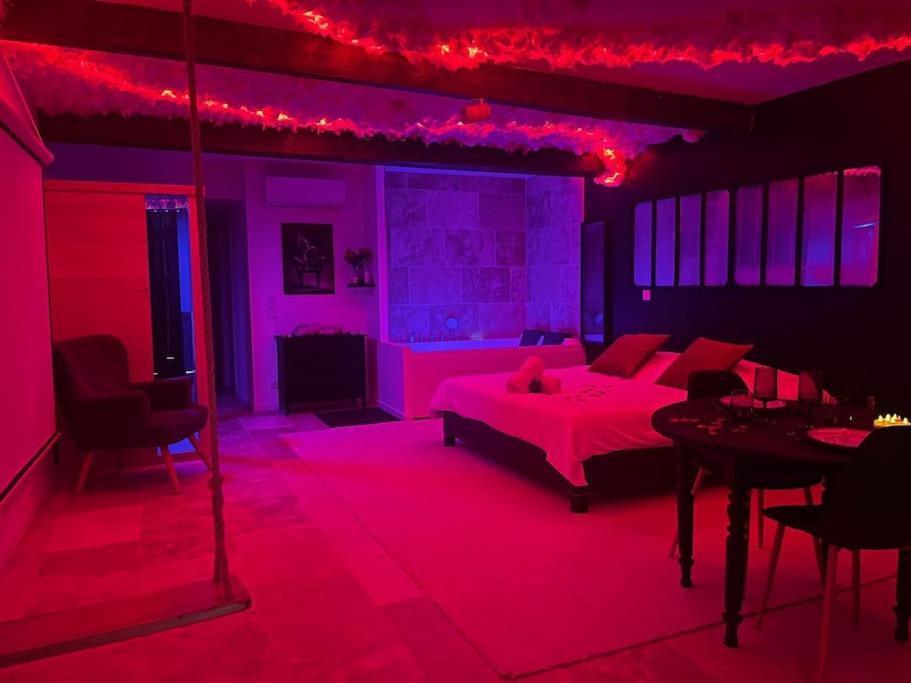 Love Room Romantique - Jacuzzi Et Sauna Intimes (Adults Only) em Villemur-sur-tarn