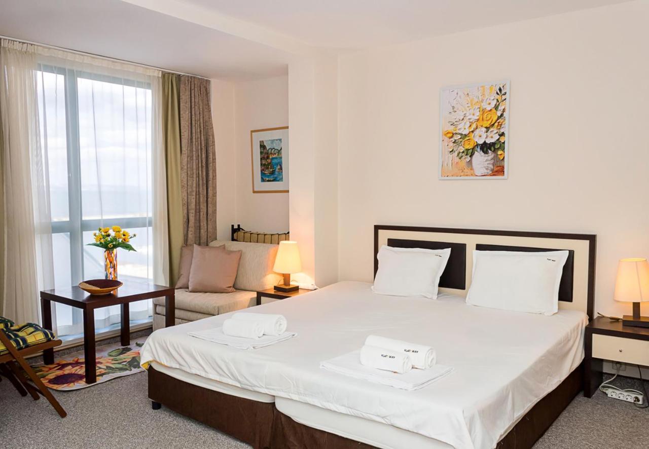 Sunny Studio In Hotel Berlin, Steps From The Beach!