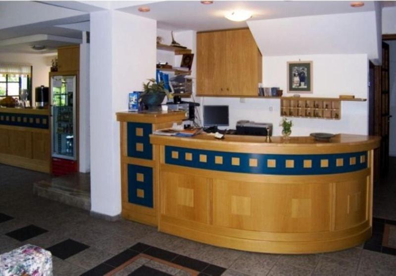 Rea Hotel & Studios 2 *