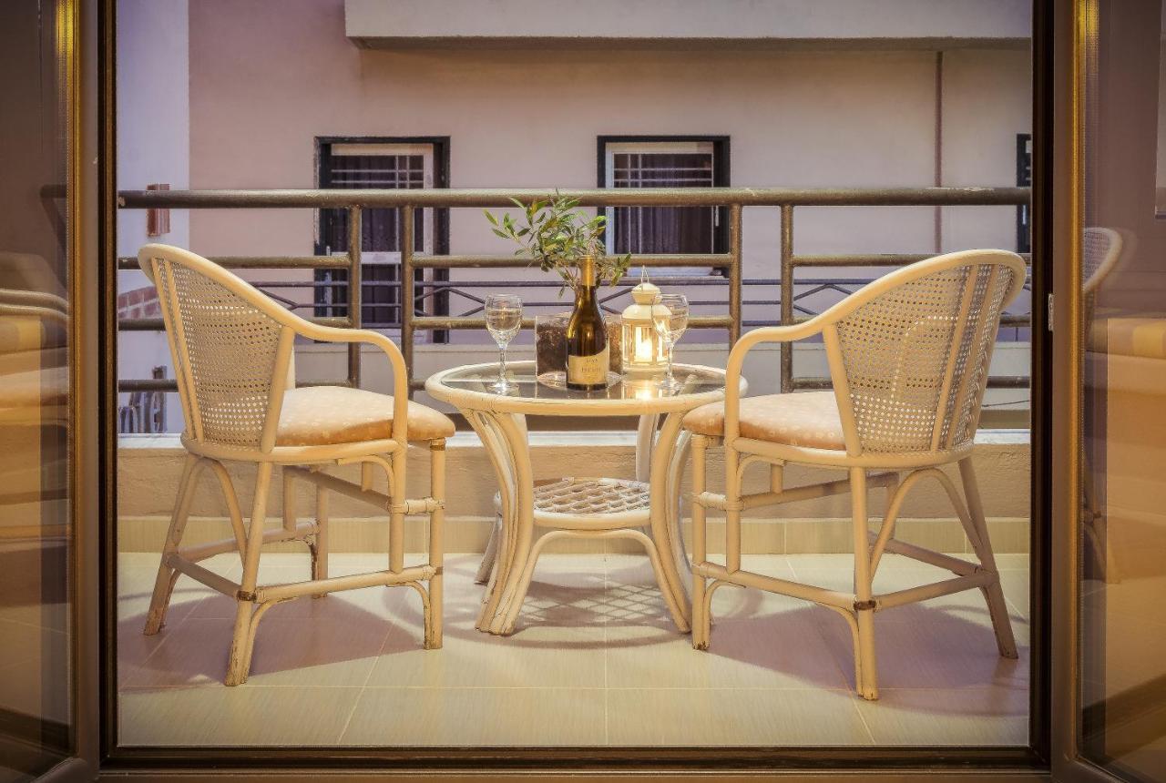 Rea Hotel & Studios 2 *