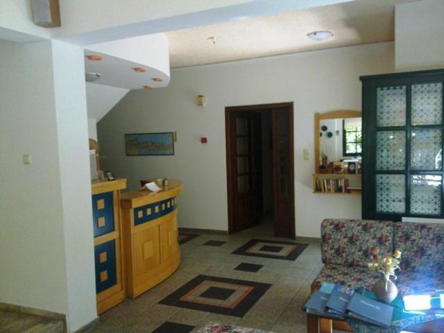 Rea Hotel & Studios 2 *