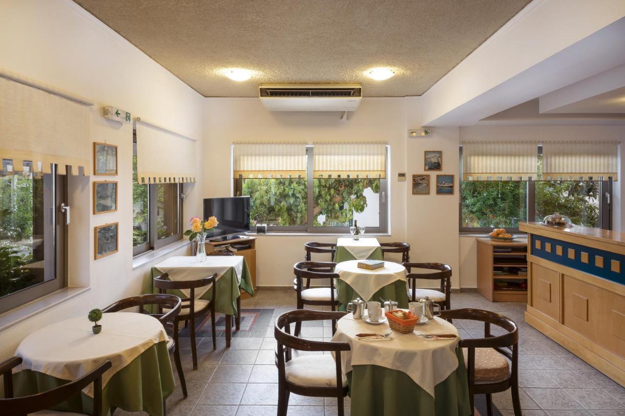 Rea Hotel & Studios 2 *