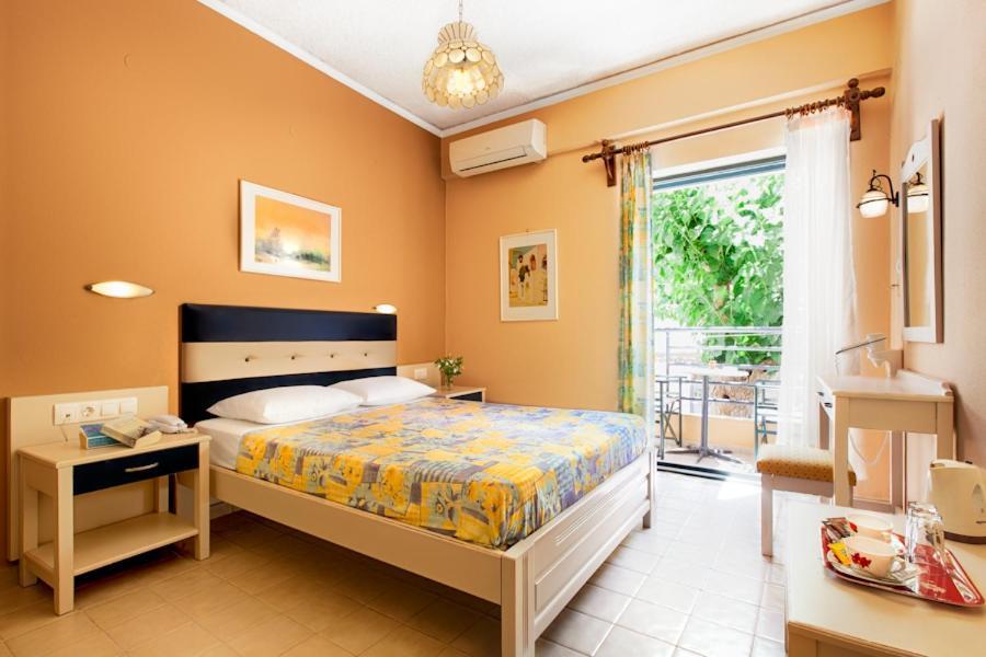 Rea Hotel & Studios 2 *