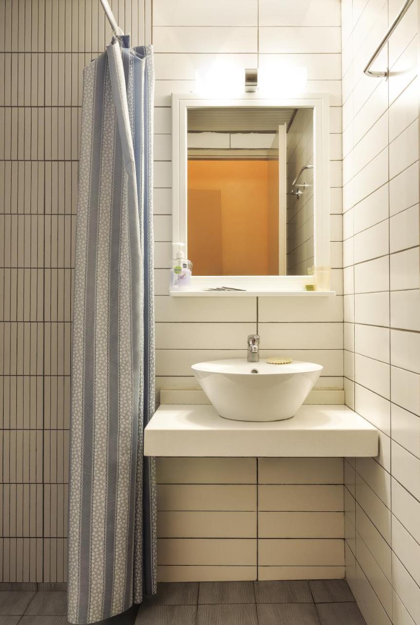 Rea Hotel & Studios 2 *