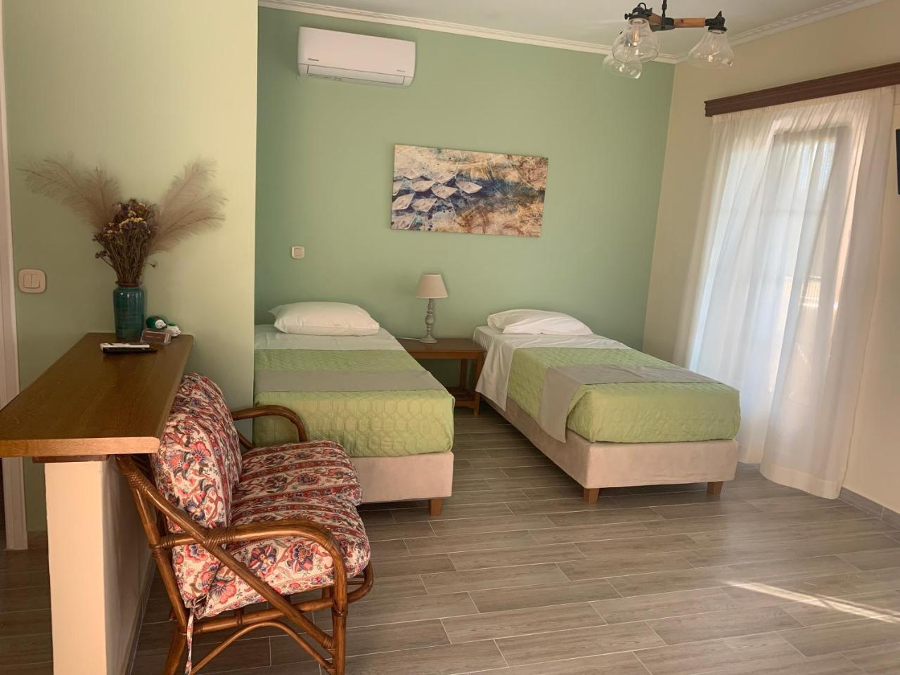 Alexandra Natalia Aparthotel 