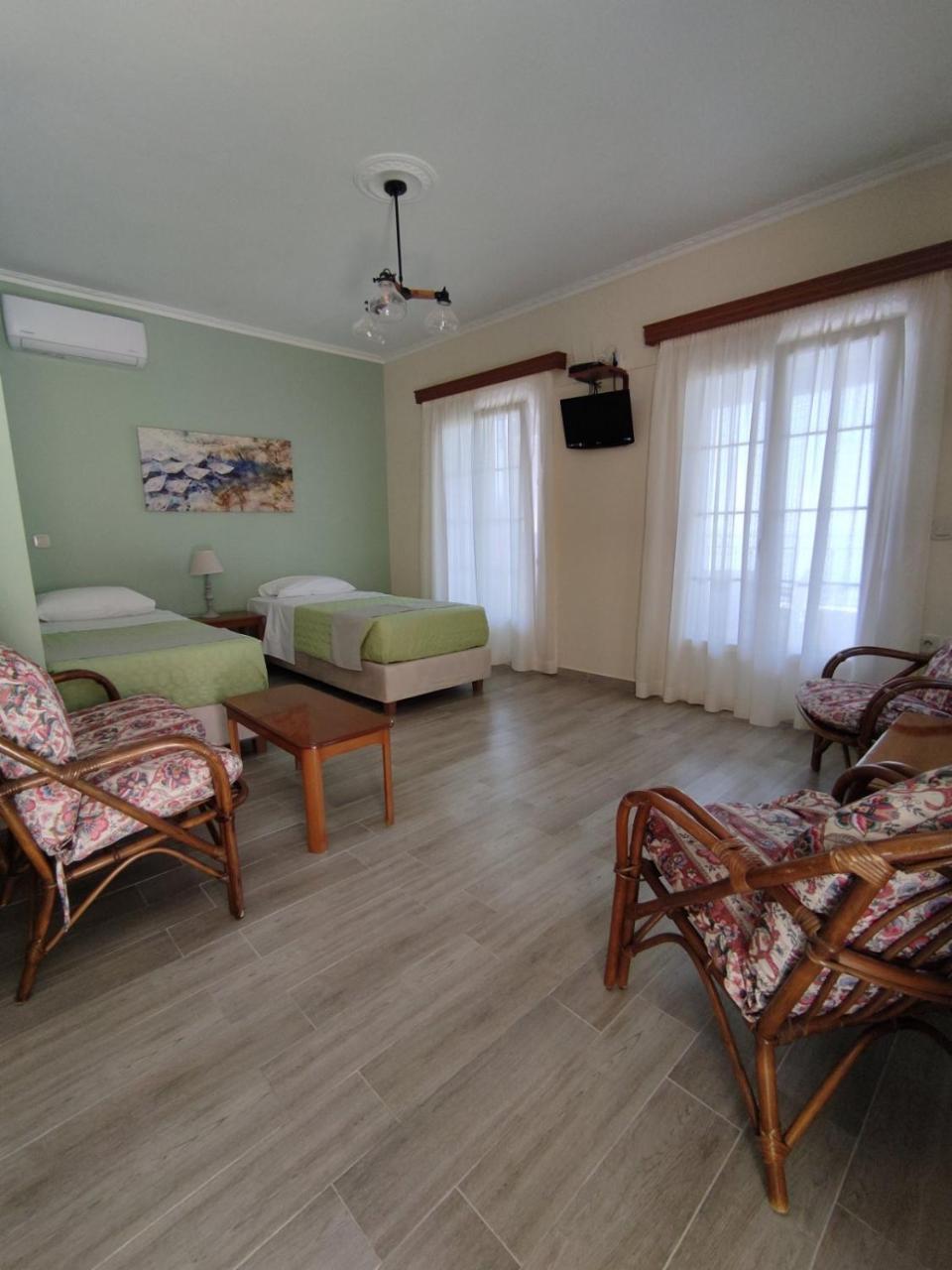 Alexandra Natalia Aparthotel 