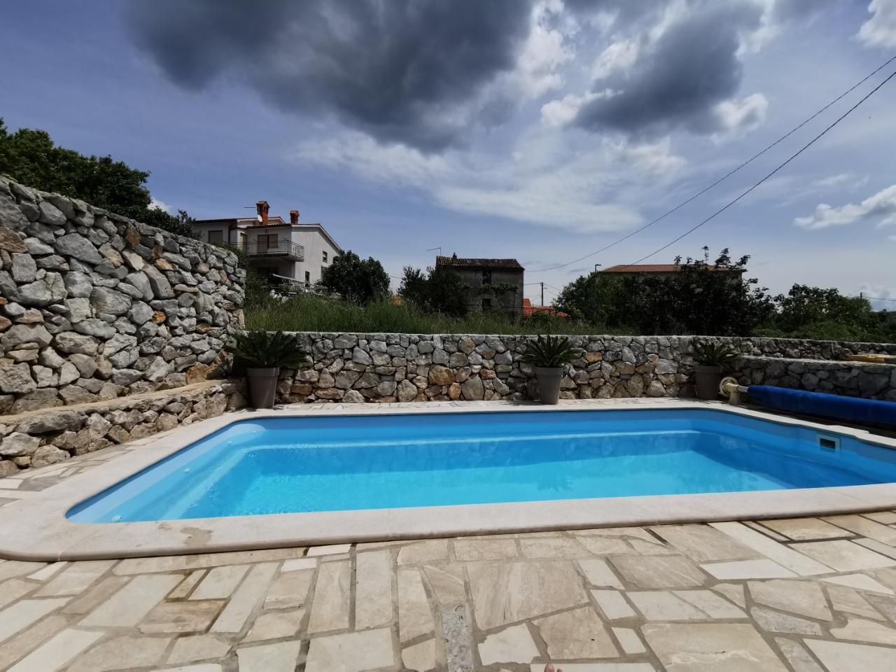 Apartment Andrea With Pool & Seaview