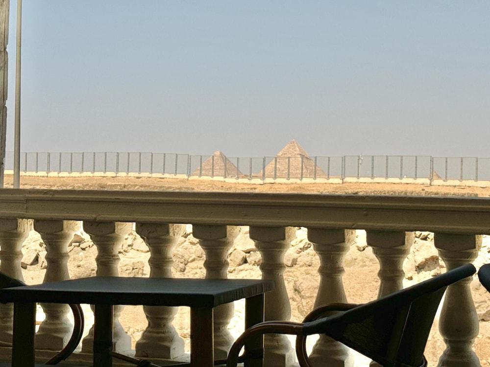 Shiny Pyramids Inn