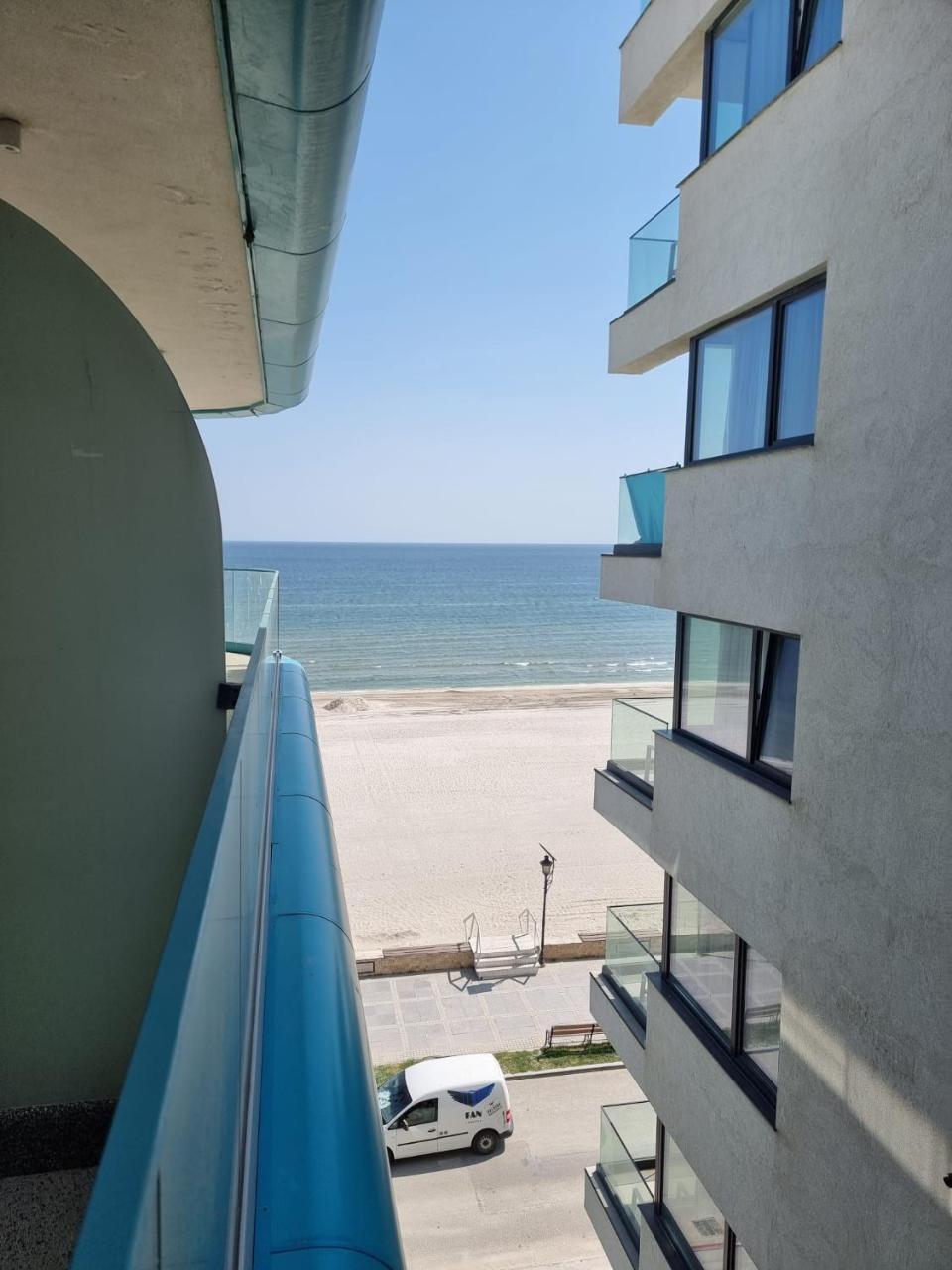 Sara Endless Summer Mamaia Nord Apartaments