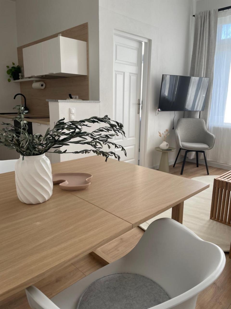 Apartnaest - Vollausgestattete Apartments I Kostenlos Parken I Flexibler Check-In I 1 Bis 4 Zimmer I 1 Bis 10 Personen em Radeberg