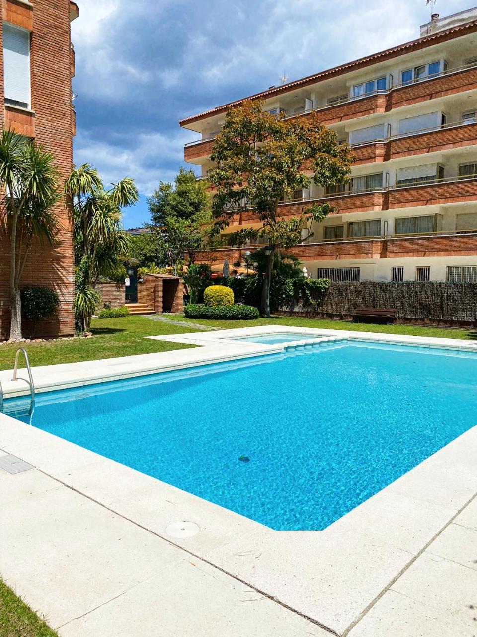 Apartamento Con Piscina En La Playa De Fenals