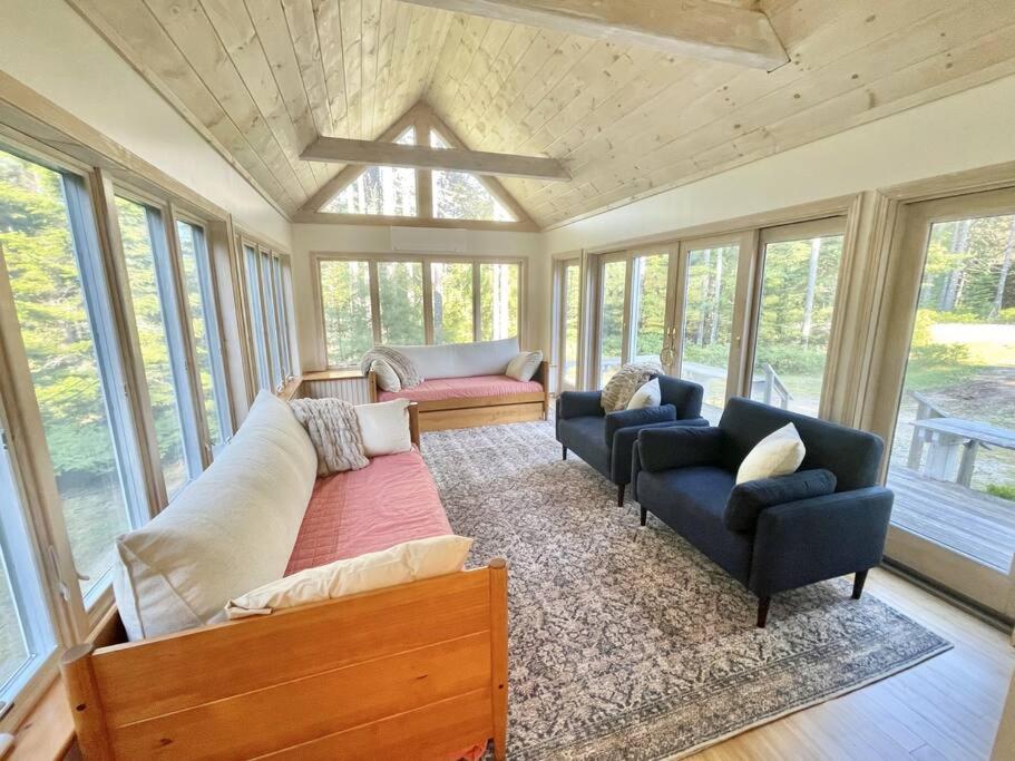 Quiet Family Friendly Home W/ Backyard [Owls Nest] em Bass-harbor