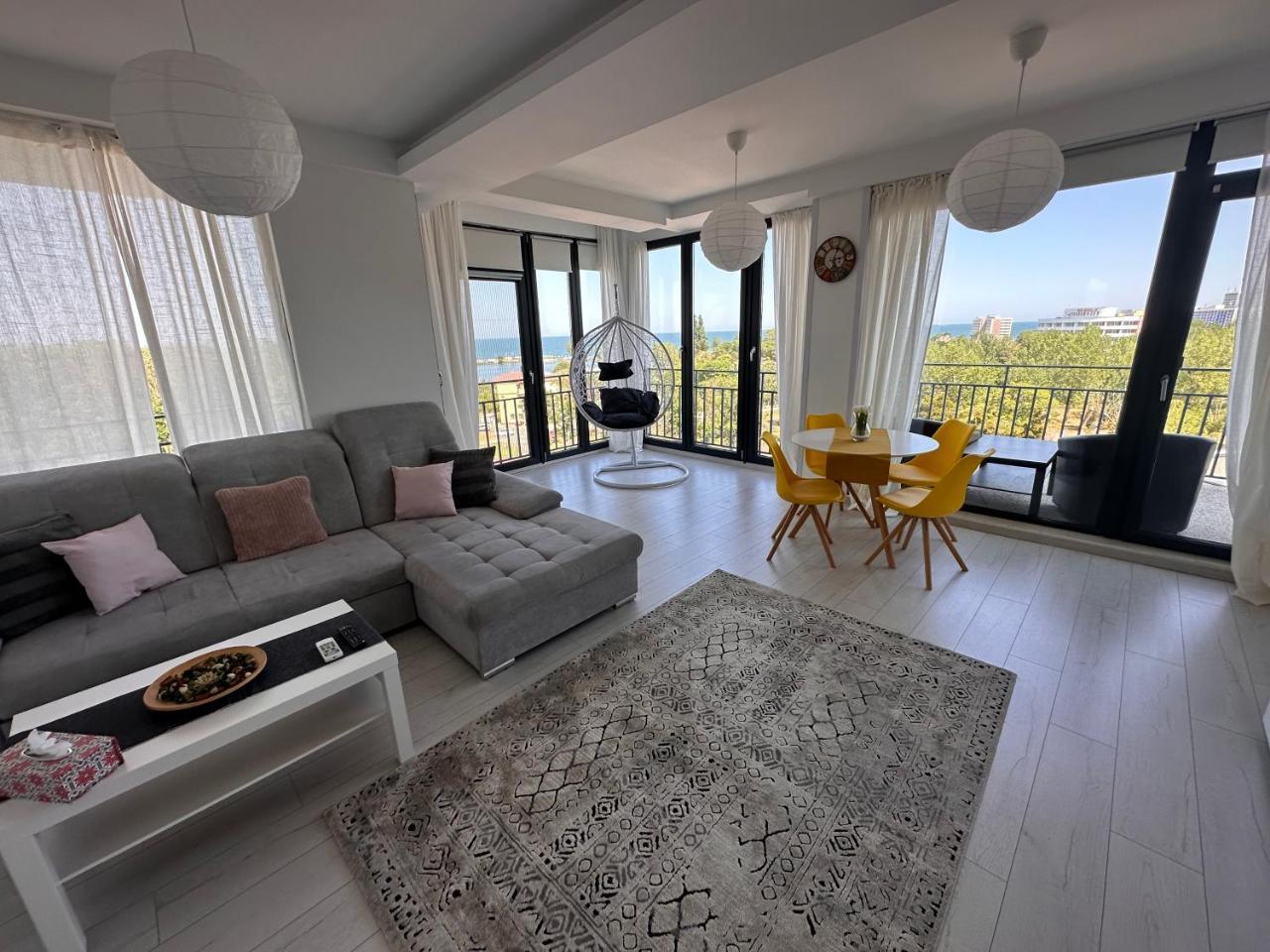 Neptun Home With Sea View