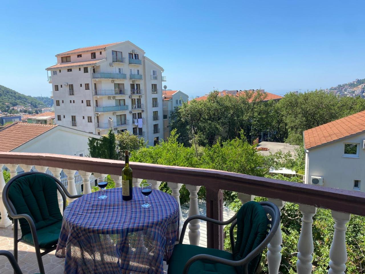 Sunny Villa Apartments