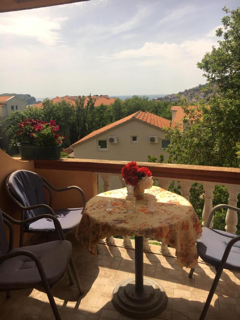 Sunny Villa Apartments