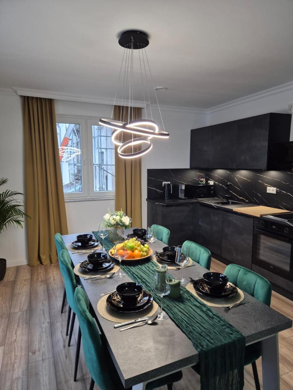Luxsuite Still Und Komfort 1 Balkon Grill Tv-75 Zoll em Dinslaken