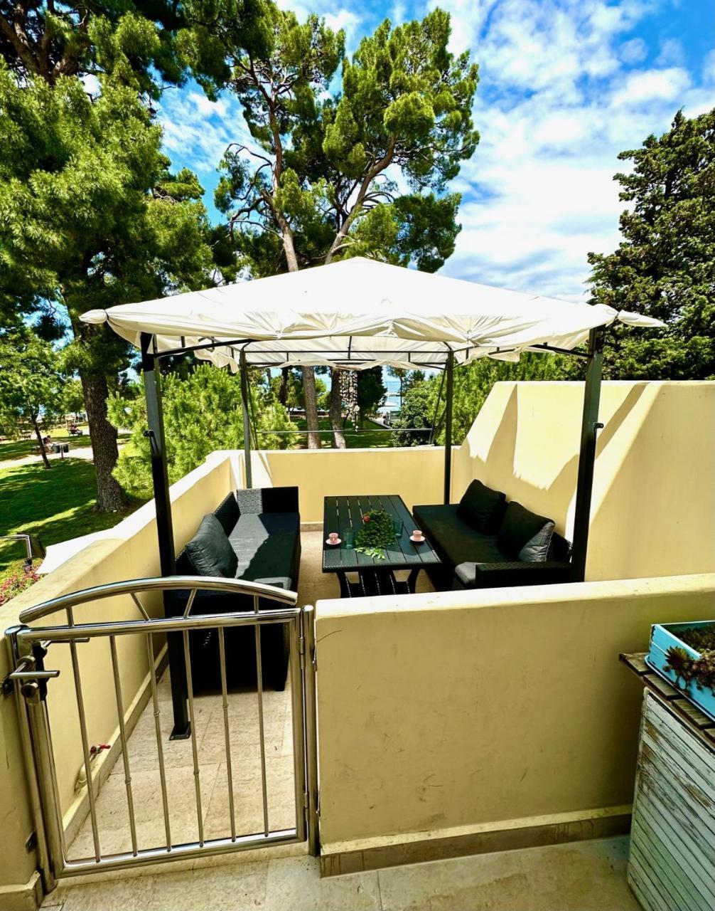 Mirta Deluxe Superior 5 Star Apartment, Your Piece Of Heaven by The Sea & Park, With Sea & Park View