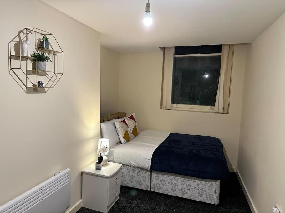 Airrose Two Bed Apartment (Adults Only) in Wolverhampton