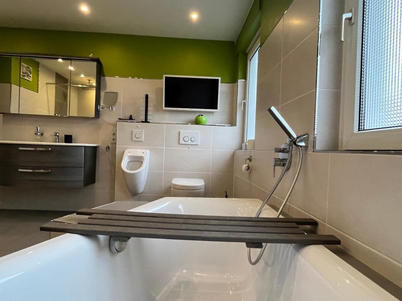 Sonnenblick Apartment Sunview #Rain-Shower 2p Bathtube Big Kitchen em Menden