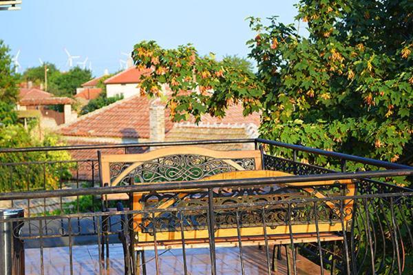 Kyshta Za Gosti chernata Roza