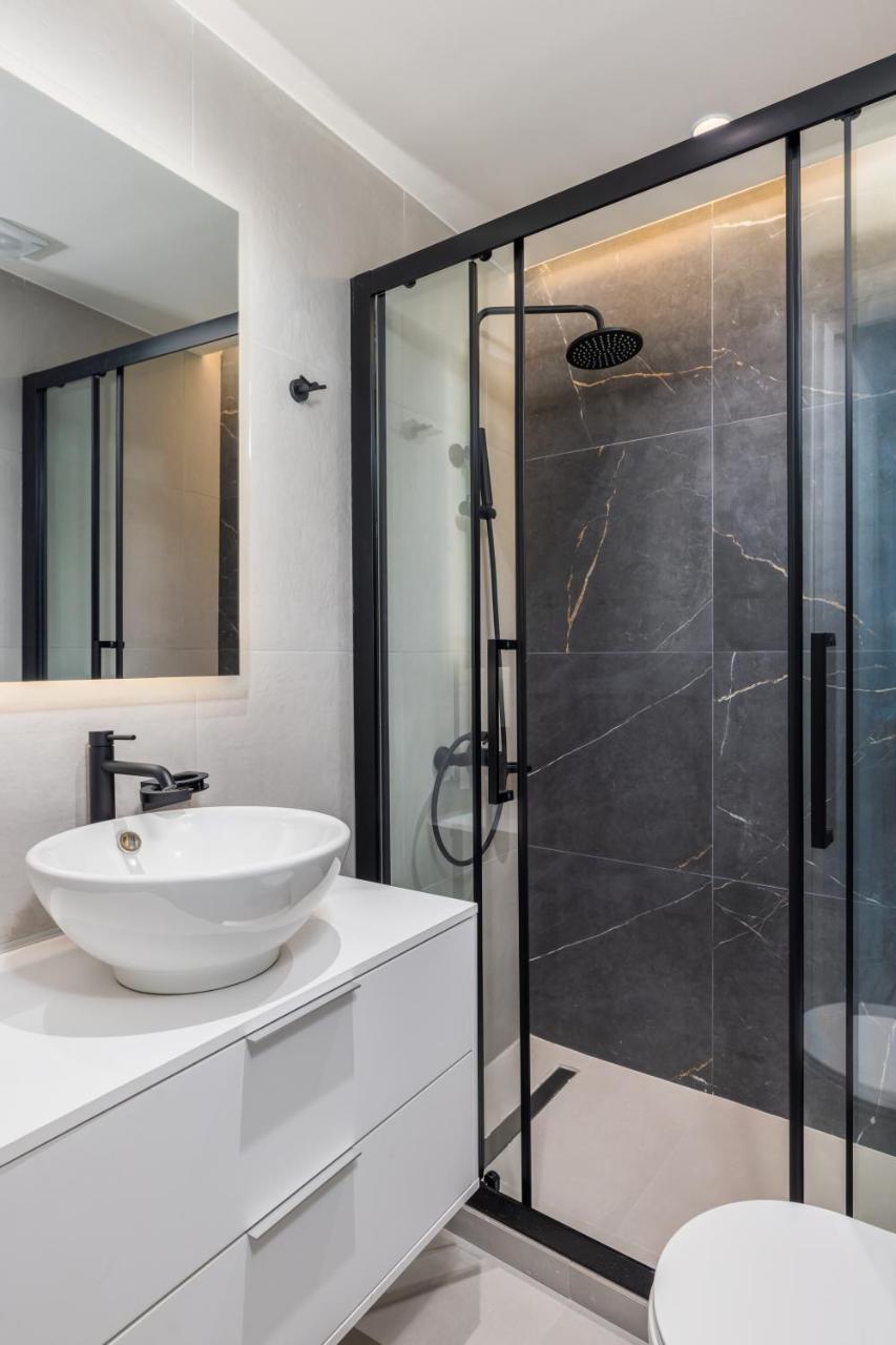 Soho Harbor by Halu!, , 