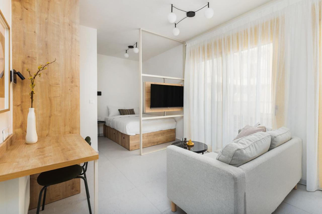 Soho Harbor by Halu!, , 