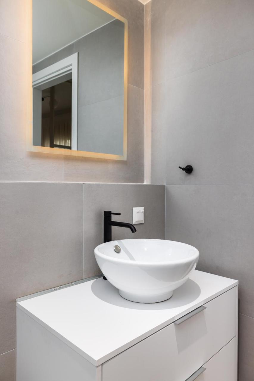 Soho Harbor by Halu!, , 