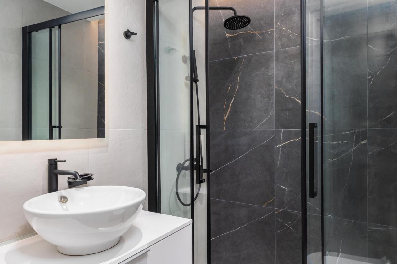 Soho Harbor by Halu!, , 