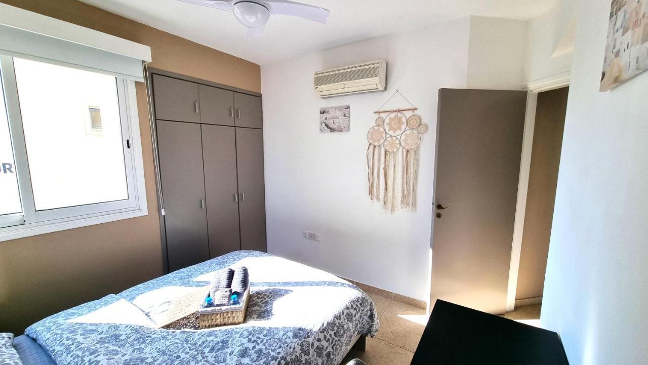 5 Min Walk To Beach, Perfect Seaside Escape 3br Shared Apartment
