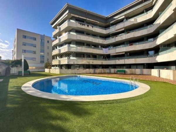 Hermoso Piso En Un Paso De La Playa De Fenals Con Terraza