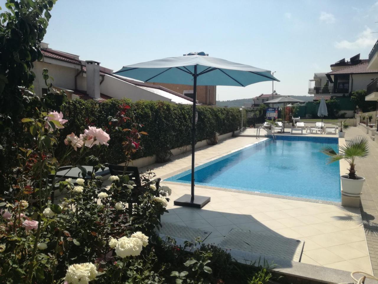 Apartments In Villas Apolon