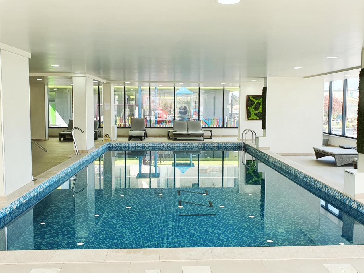 Marina Breeze Pool & Spa Beach Resort