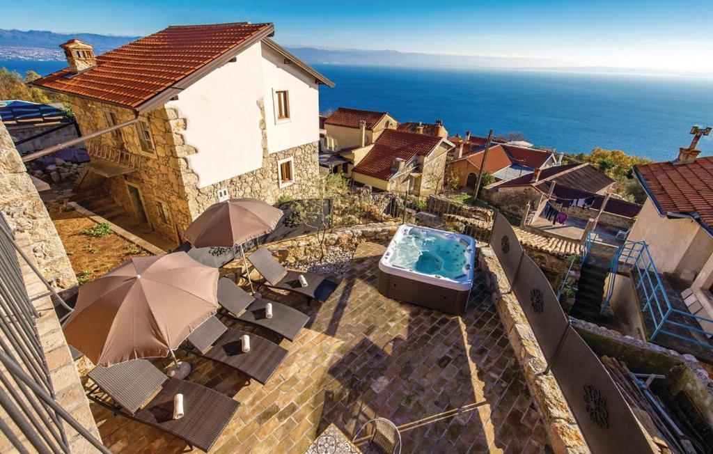 Villa Zora With Hot Tub, Moscenicka Draga Obrs