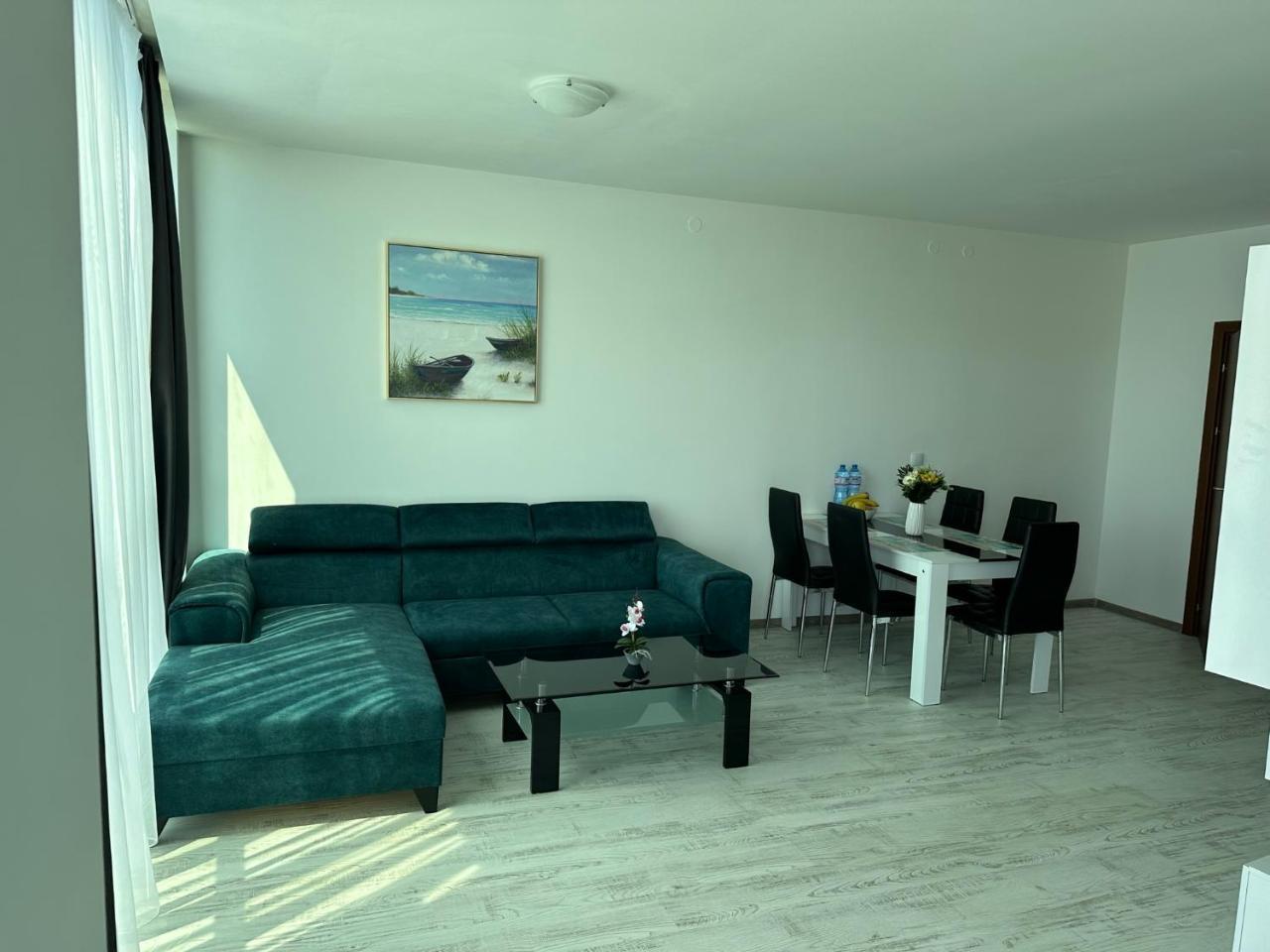 Spacious & Cozy Apartment In Complex Del Sol