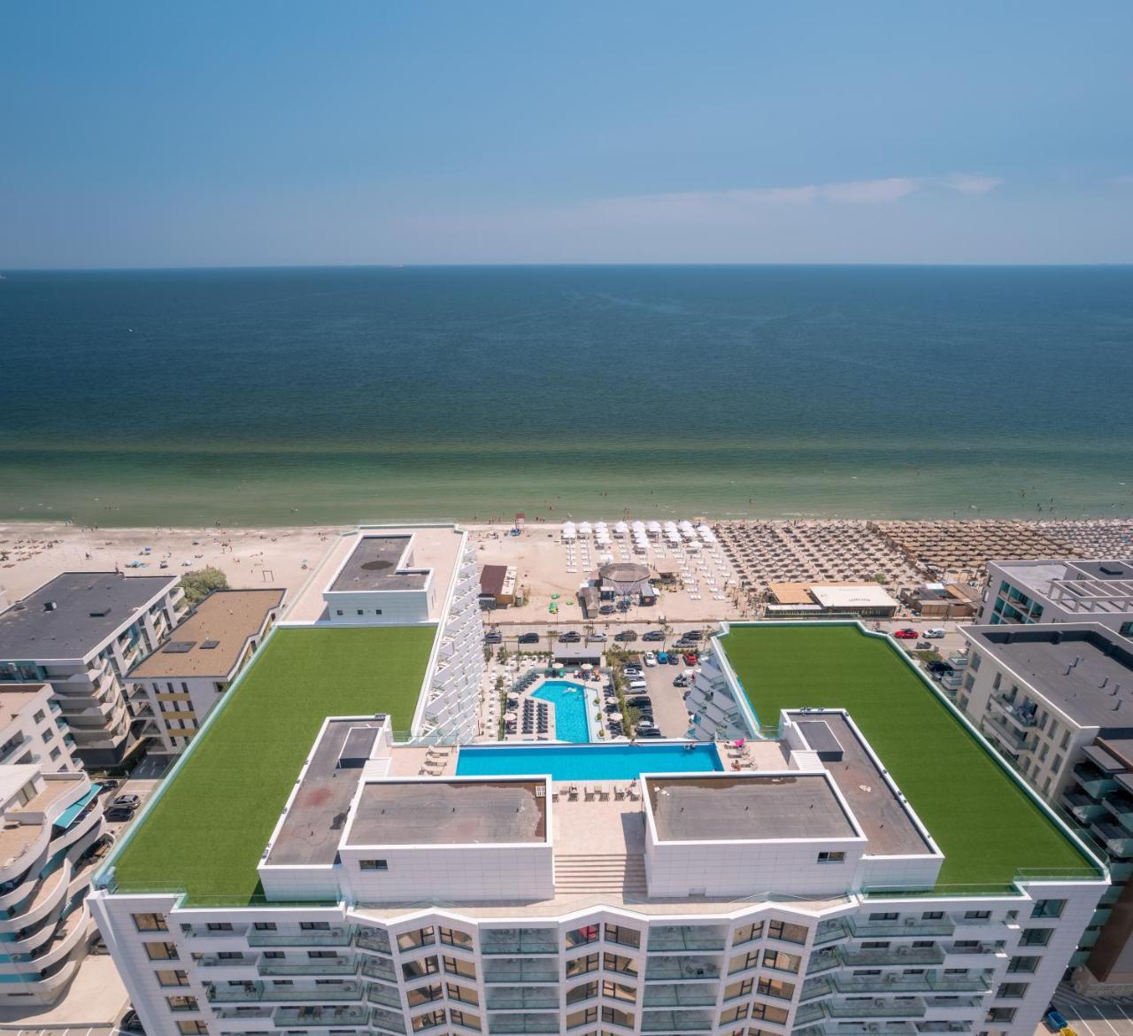 The Queen Infinity Beach Pool&spa Mamaia Nord