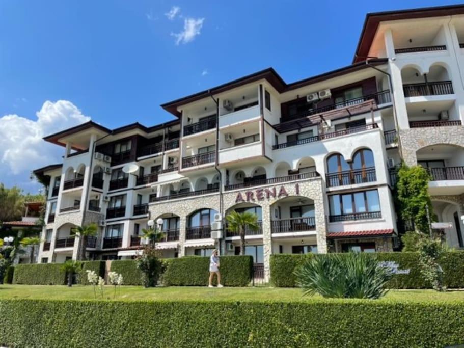 Beachfront Studio Apartment In Marina Dinevi