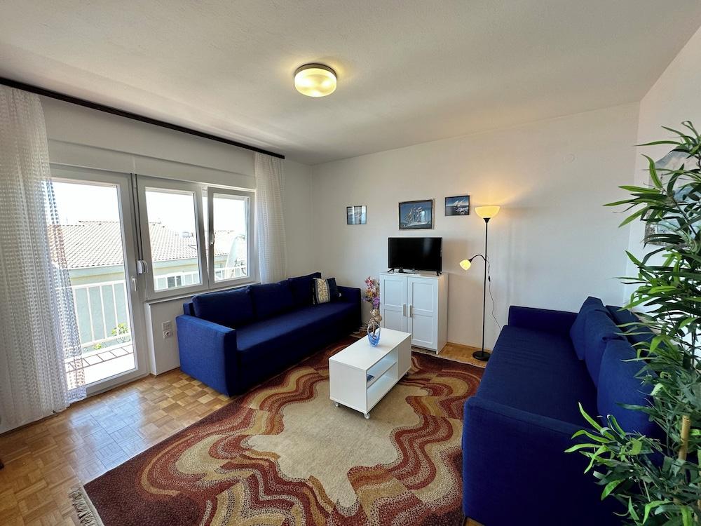 Apartment Mona 1