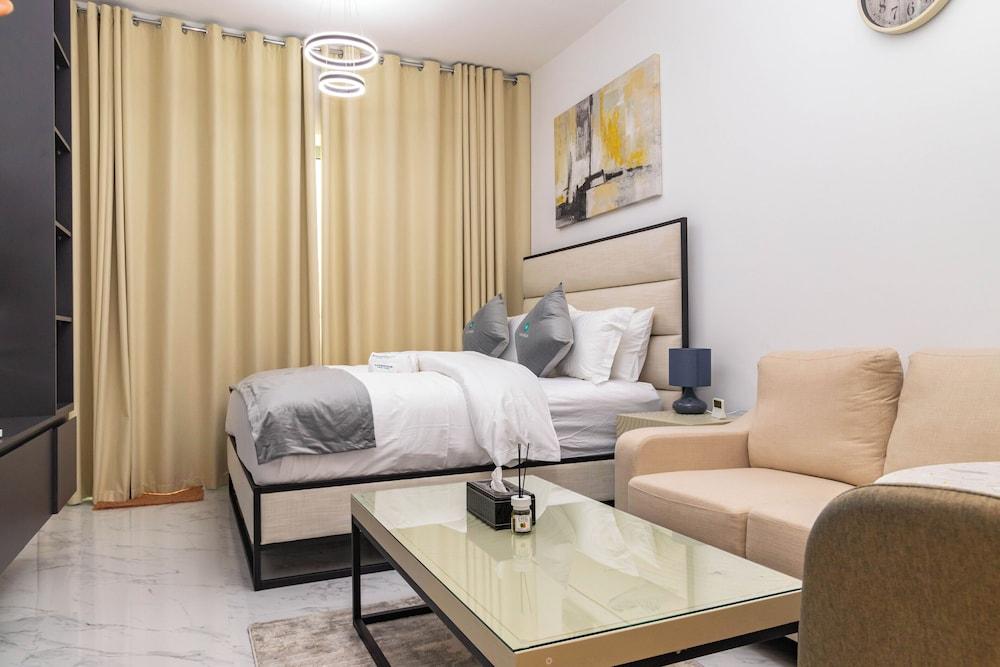 Bloomfields Lavish Stu In Oasis Masdar