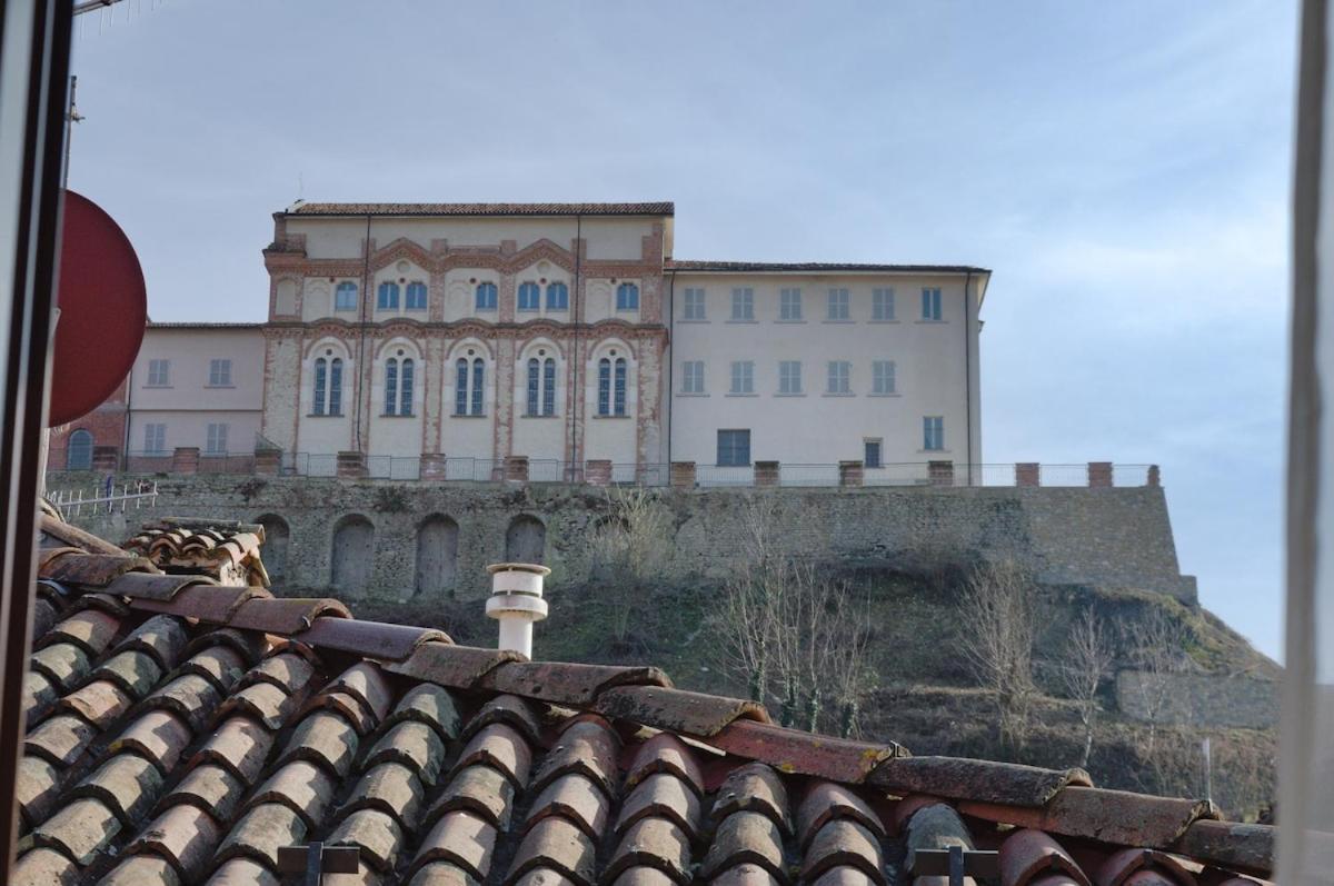 Casa Gialla Soggiorno Panorama in Centro Storico em Dogliani