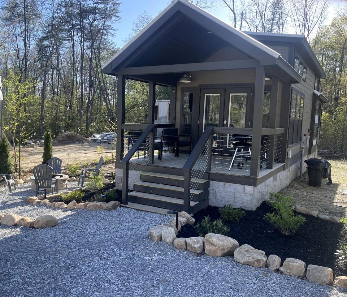 Breathtaking Tiny House Settled Between Trees in Tracy City, Tennessee à Tracy-city