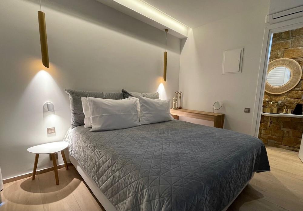 Oikos Sani Suites