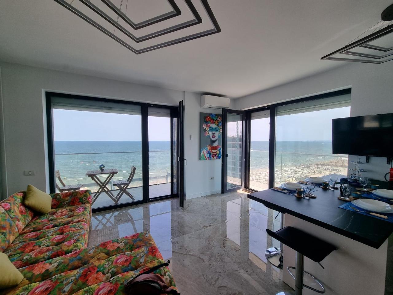 Queen Of The Sea- Endless Summer Mamaia Nord Apartaments