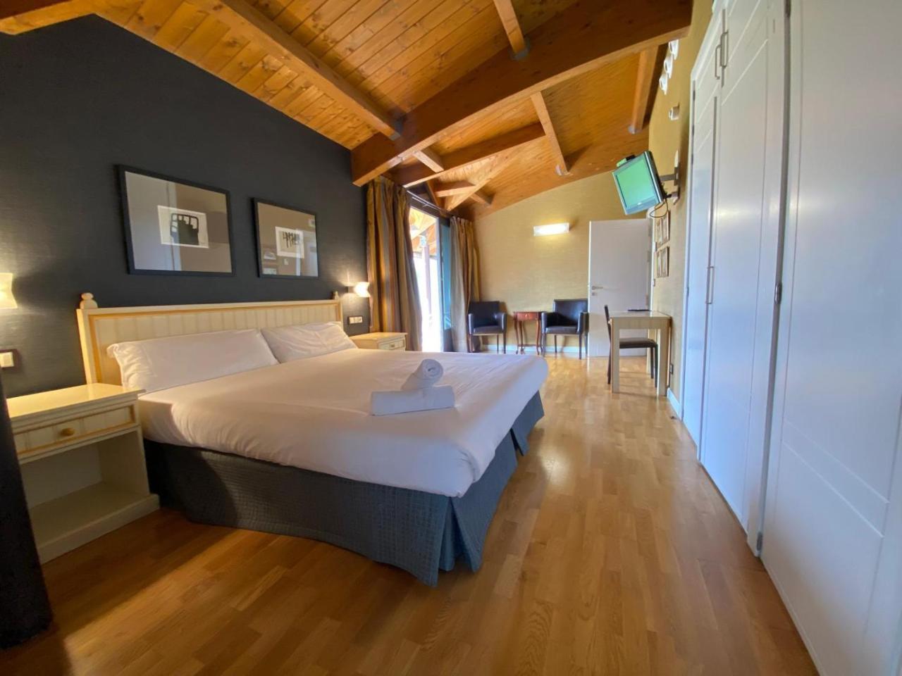Roomrural Hotel Iru-Bide à Lumbier